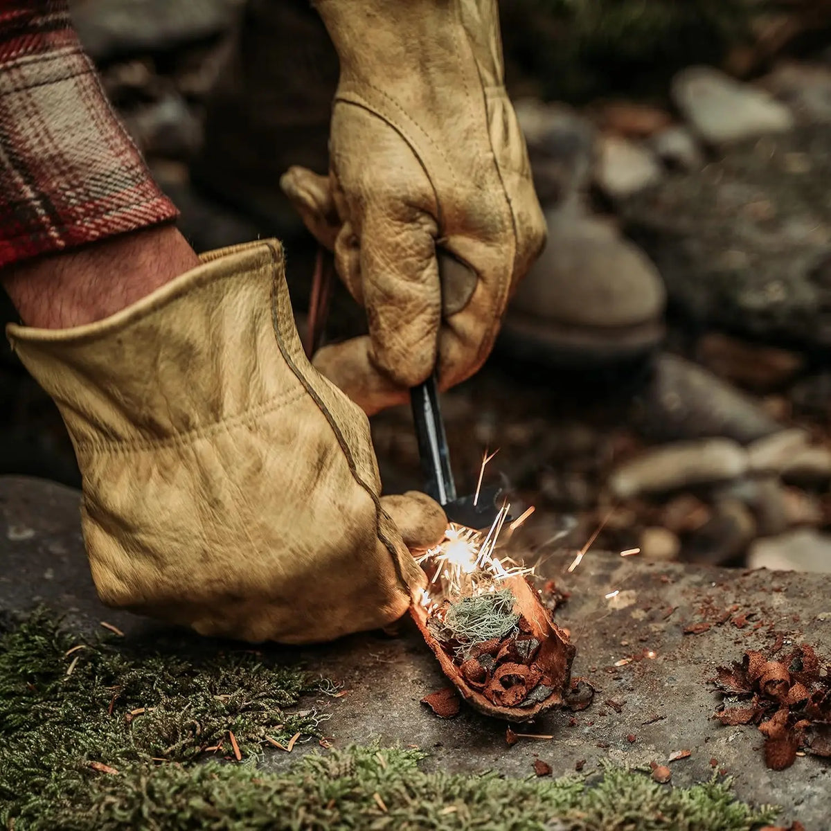 Iron Magnesium Fire Starter Kit for Camping and Hiking Survival Tools