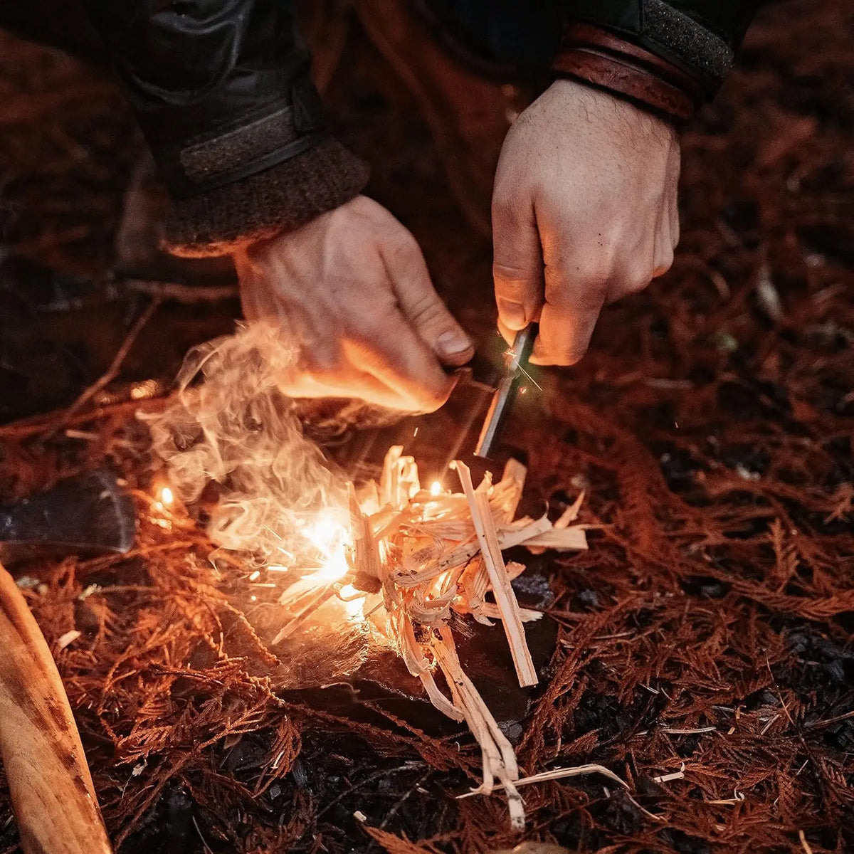 Iron Magnesium Fire Starter Kit for Camping and Hiking Survival Tools